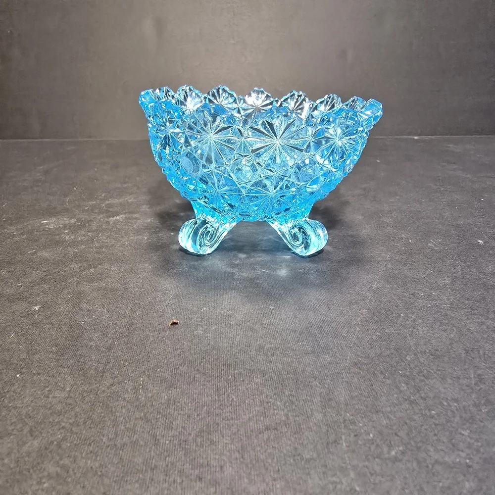 Vintage LG Wright Blue Daisy And Button Footed Trinket Candy 5.5